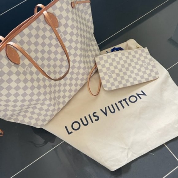 Louis Vuitton Handbags - Brand New LV pouch wit recepit of authentification ,no Data 100% authentic